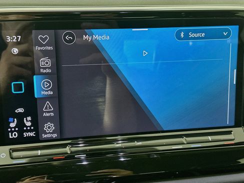 Used 2025 Volkswagen Atlas SE FWD image 21