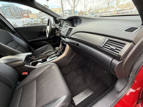 Used 2017 Honda Accord Sport image 41