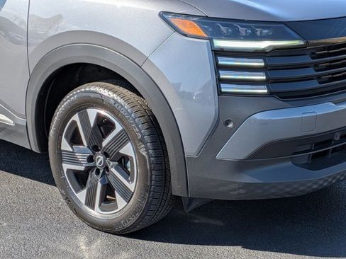 Certified 2025 Nissan Kicks SR image 9