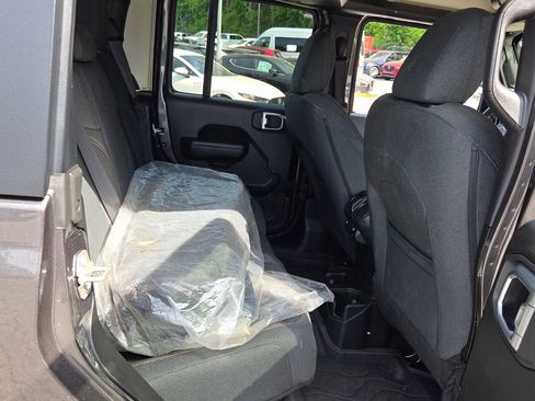 Used 2024 Jeep Gladiator Sport AWD/4WD image 14