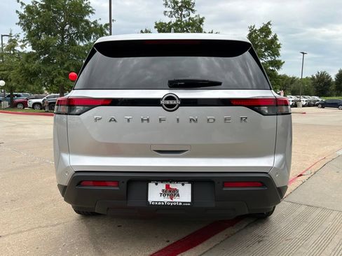 Used 2025 Nissan Pathfinder SV FWD image 7