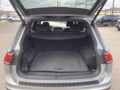 Used 2024 Volkswagen Tiguan SE R-Line AWD/4WD image 8