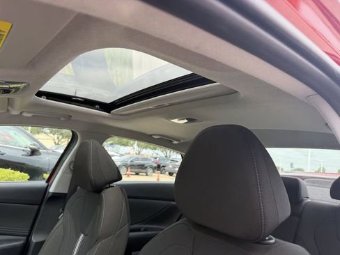 Used 2025 Hyundai Elantra SEL FWD image 22