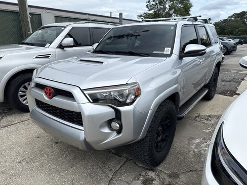 Used 2018 Toyota 4Runner TRD Off-Road Premium AWD/4WD image 2