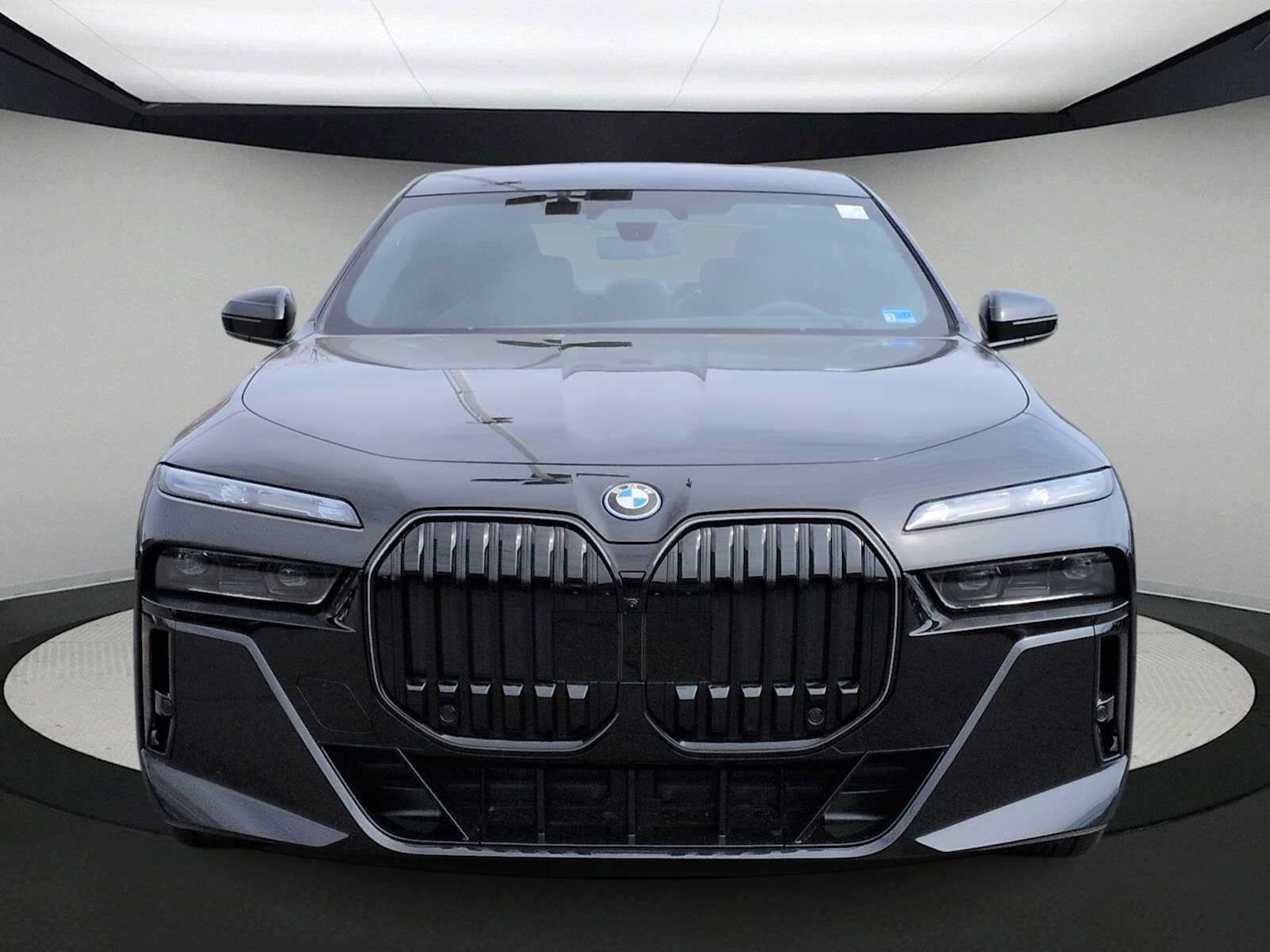 Used 2026 BMW i7 xDrive60 w/ Executive Package AWD/4WD image 3