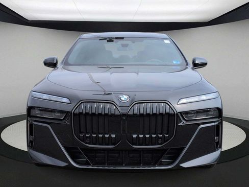 Used 2026 BMW i7 xDrive60 w/ Executive Package AWD/4WD image 3