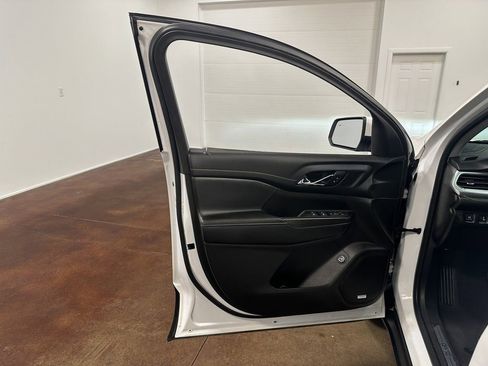 Used 2021 GMC Acadia SLT image 60