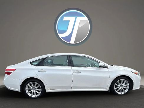 Used 2013 Toyota Avalon XLE Touring FWD image 4