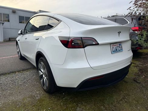 Used 2024 Tesla Model Y Long Range image 2