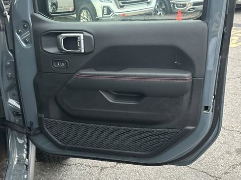 New 2025 Jeep Wrangler Unlimited Rubicon w/ XTREMEE 35" Tire Package image 16