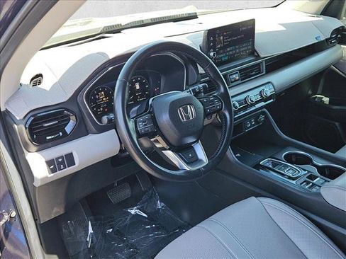 Used 2025 Honda Pilot Elite image 12