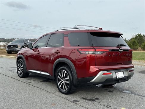 Certified 2024 Nissan Pathfinder Platinum w/ Black Appearance Package image 6