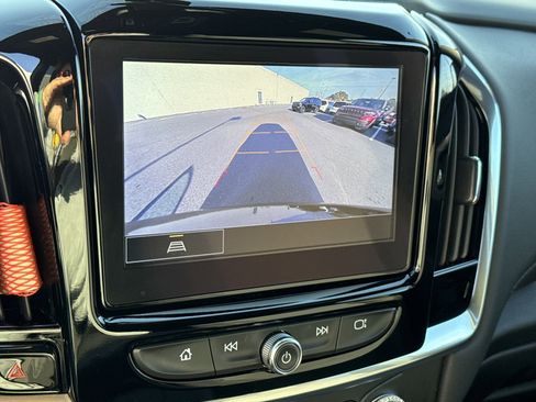 Used 2023 Chevrolet Traverse LT image 38