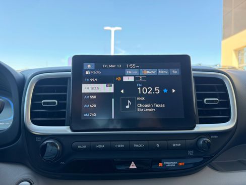 Certified 2025 Hyundai Venue SEL image 28