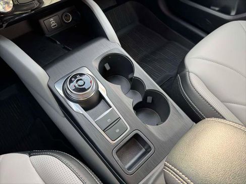 Used 2025 Ford Escape SE w/ PHEV Premium Package image 30