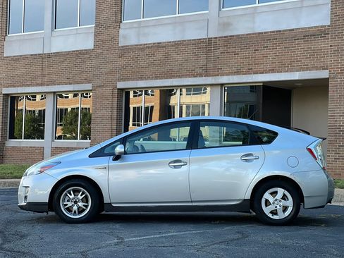 Used 2010 Toyota Prius One FWD image 2