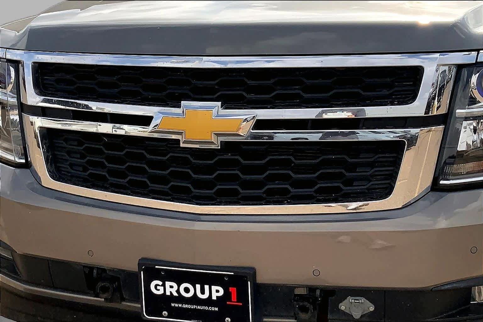 Used 2017 Chevrolet Suburban LT w/ Luxury Package AWD/4WD image 30