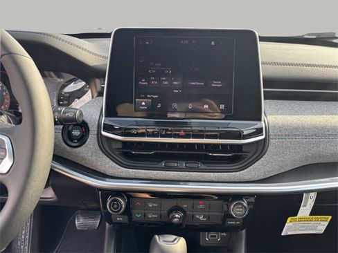 New 2026 Jeep Compass Latitude image 14