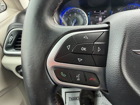 Used 2017 Chrysler Pacifica Touring-L FWD image 20