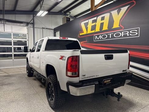 Used 2014 GMC Sierra 2500 SLT w/ Suspension Package, Off-Road AWD/4WD image 16