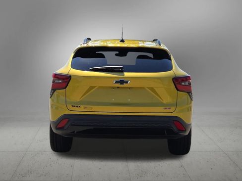 Used 2024 Chevrolet Trax RS w/ Sunroof Package FWD image 5