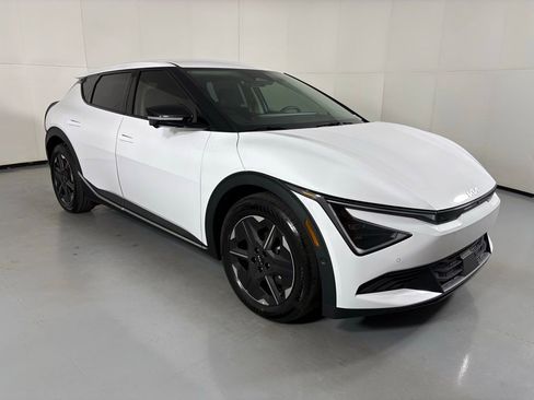 New 2025 Kia EV6 Light w/ Light LR Technology Package AWD/4WD image 2