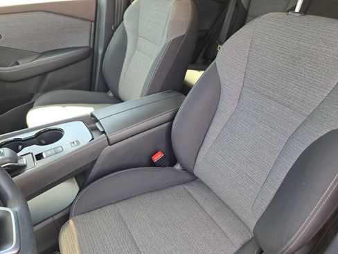Used 2022 Nissan Rogue S FWD image 17