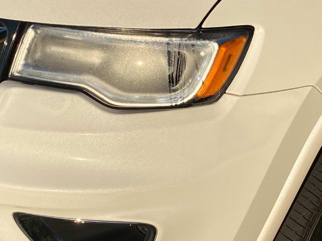 Used 2019 Jeep Grand Cherokee Overland AWD/4WD image 5