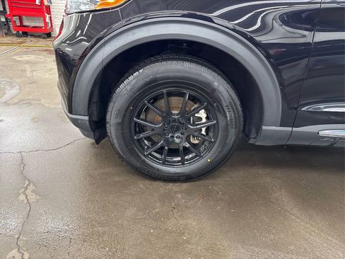 Used 2022 Ford Explorer XLT w/ Equipment Group 202A image 11