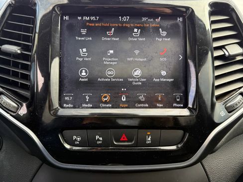 Used 2019 Jeep Cherokee Overland w/ Technology Group image 25