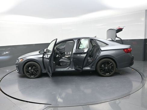 New 2026 Volkswagen Jetta SE image 31