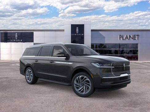 New 2026 Lincoln Navigator L Premier AWD/4WD image 7