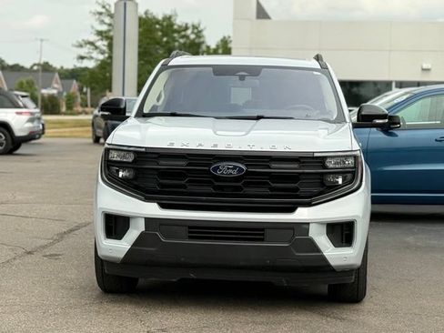Used 2025 Ford Expedition Active AWD/4WD image 38