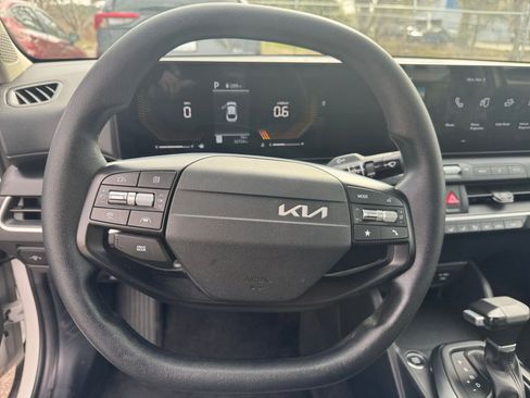 Used 2025 Kia K4 LXS image 23
