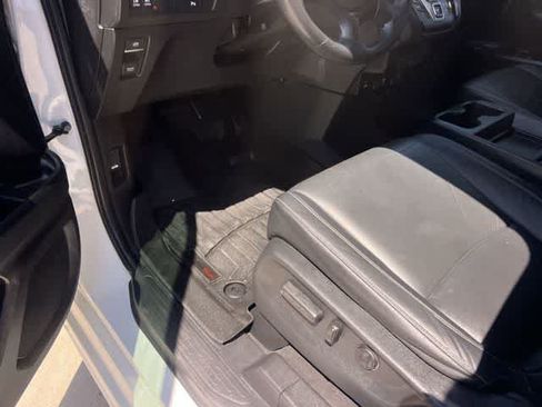Used 2023 Honda Odyssey Touring image 3
