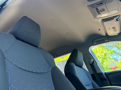 Certified 2025 Toyota RAV4 XLE AWD/4WD image 17