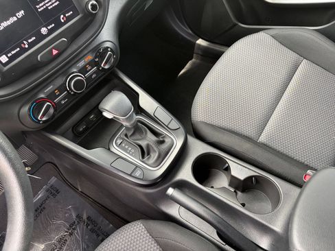 Used 2025 Kia Soul LX w/ LX Technology Package FWD image 39