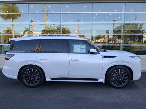 New 2026 INFINITI QX80 Autograph w/ Premium Cargo Package image 3