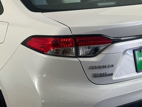 Used 2021 Toyota Corolla LE FWD image 36