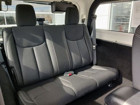 Used 2018 Jeep Wrangler Sahara w/ Connectivity Group image 15