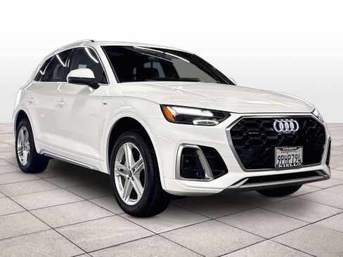 Used 2024 Audi Q5 e Premium Plus w/ Premium Plus Package AWD/4WD image 2