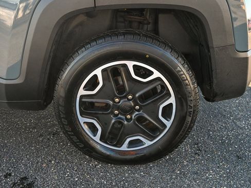 Used 2015 Jeep Renegade Trailhawk image 11