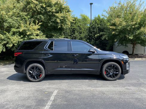Used 2023 Chevrolet Traverse Premier w/ Redline Edition FWD image 10