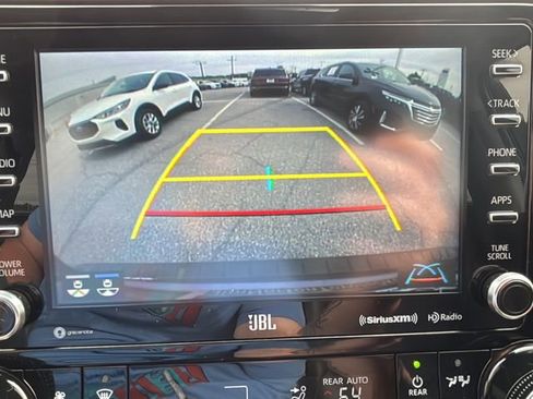 Used 2022 Toyota Highlander Limited FWD image 29