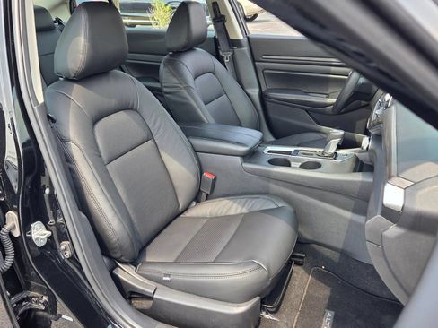 Used 2025 Nissan Altima 2.5 SV FWD image 16