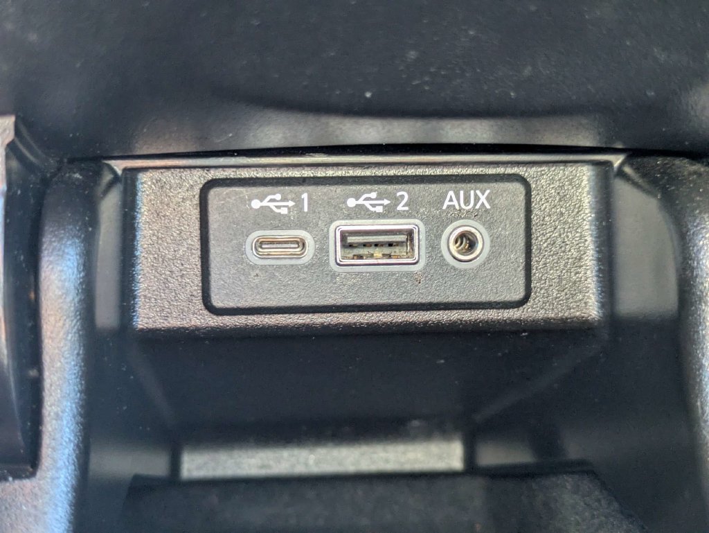 Used 2023 Nissan Maxima SR w/ Sport Mat Group FWD image 22
