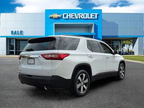 Used 2021 Chevrolet Traverse LT w/ LT Premium Package FWD image 3
