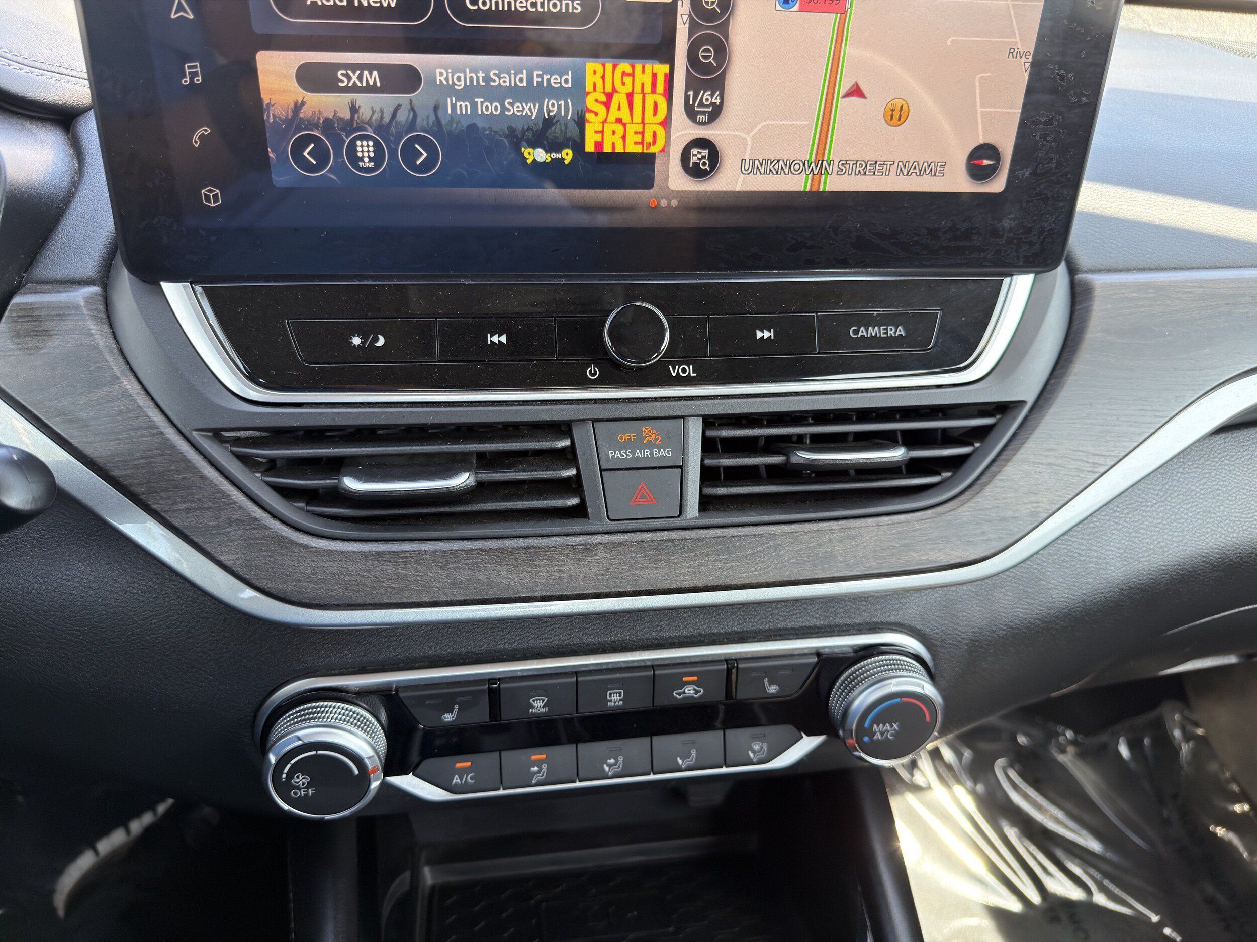 Used 2024 Nissan Altima 2.5 SV w/ SV Premium Package FWD image 32