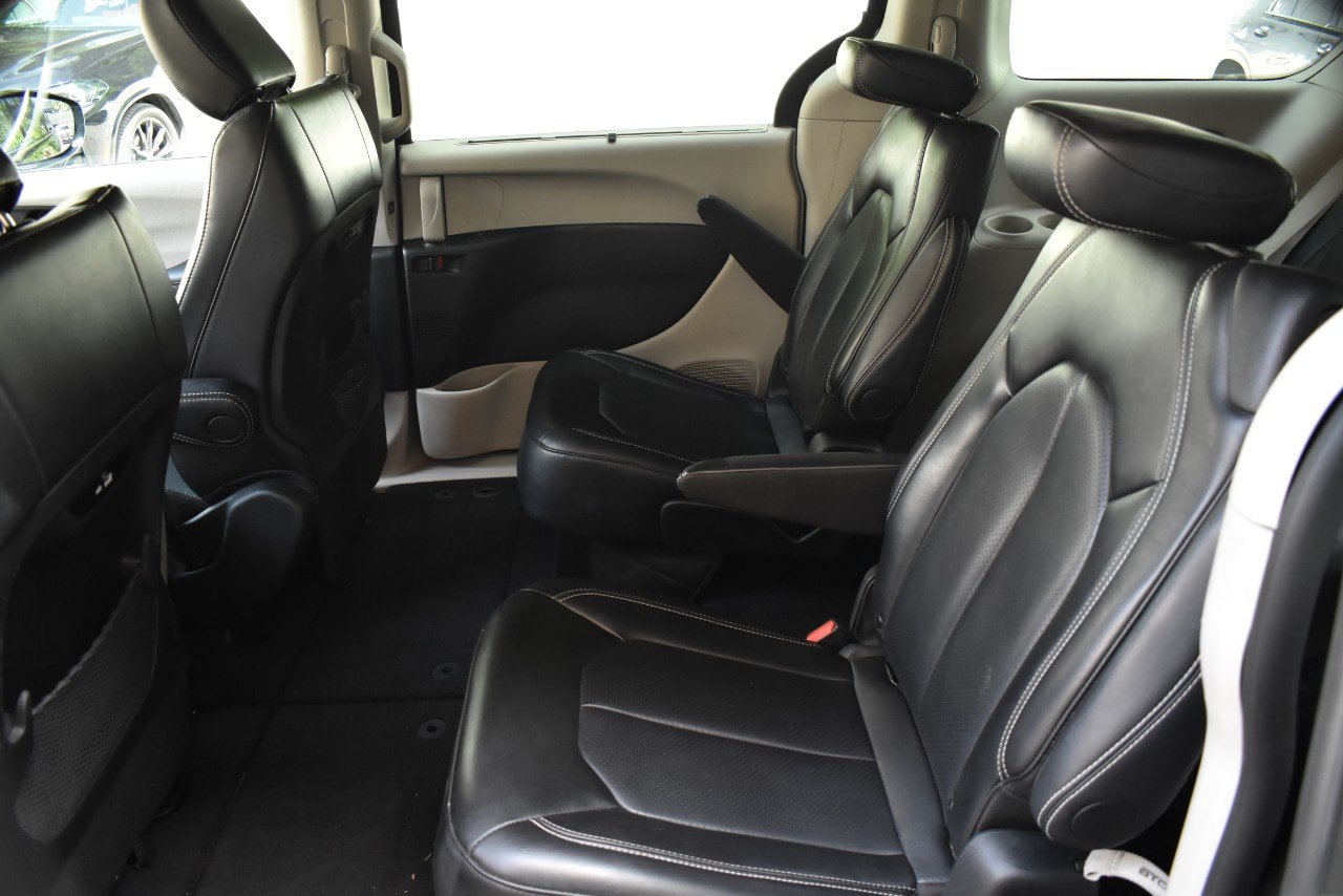 Used 2024 Chrysler Pacifica Touring-L FWD image 38