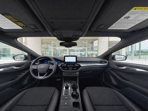 Used 2025 Ford Escape ST-Line FWD image 18